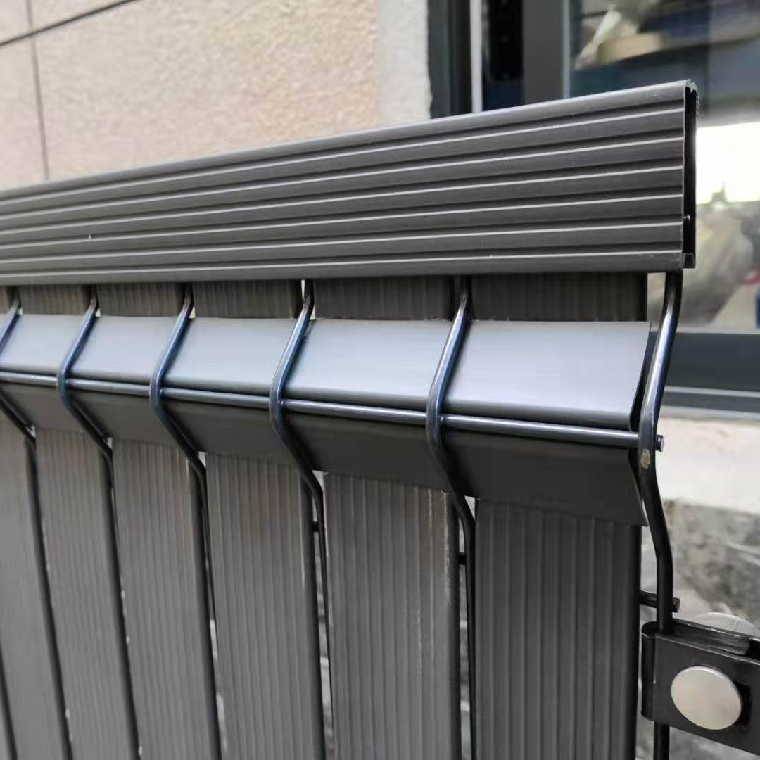 ПВХ защита УФ брезент Slat для 3D сварного проволочного забора жесткая панель для европейского рынка