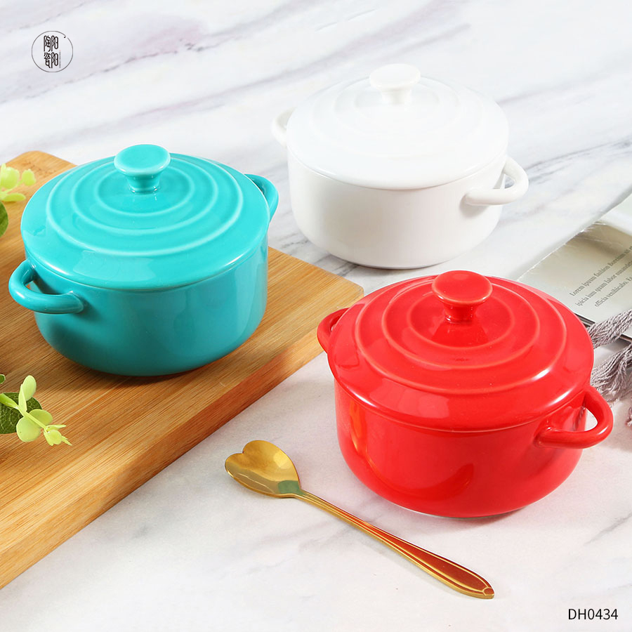 Custom mini porcelain crocks stackable soup pot stew pot round ceramic dutch ovens pot set with lid and handles