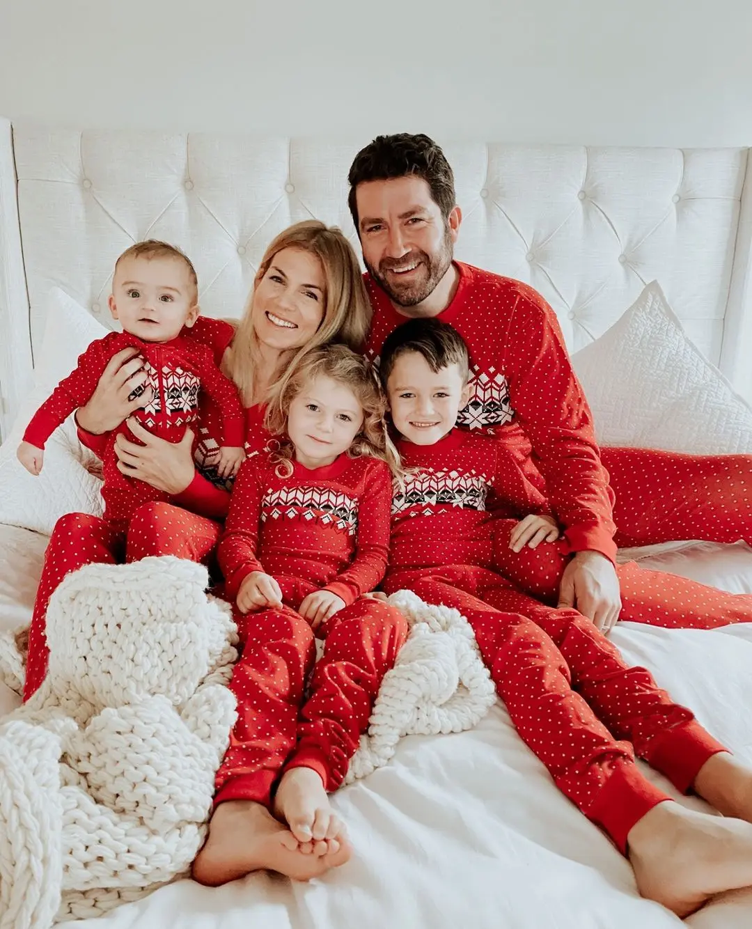 Amazon Hot Sale Retro Positioning Flower Print Point Christmas Parent-child Home Clothes Set 2-pieces Family Matching Pajamas