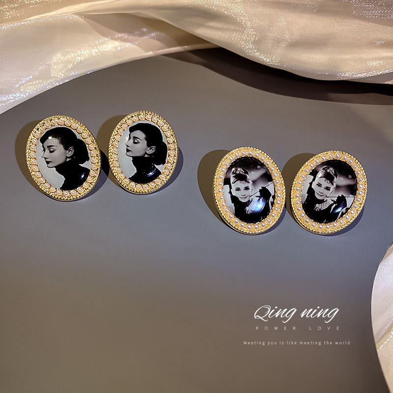 Jewelry 925 silver needle South Korea fashion personality portrait Earrings French net red temperament design ear accessories