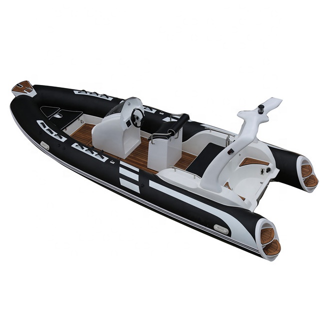 RIB 580, во Франции, гипалон, стекловолоконная надувная лодка, используемая для подвесного инвентаря