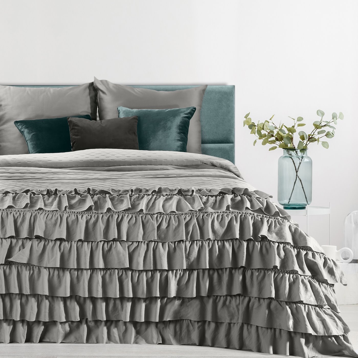 China Personalized solid color Luxury Designer Designed 3PC bed skirt bed cover king size oversized