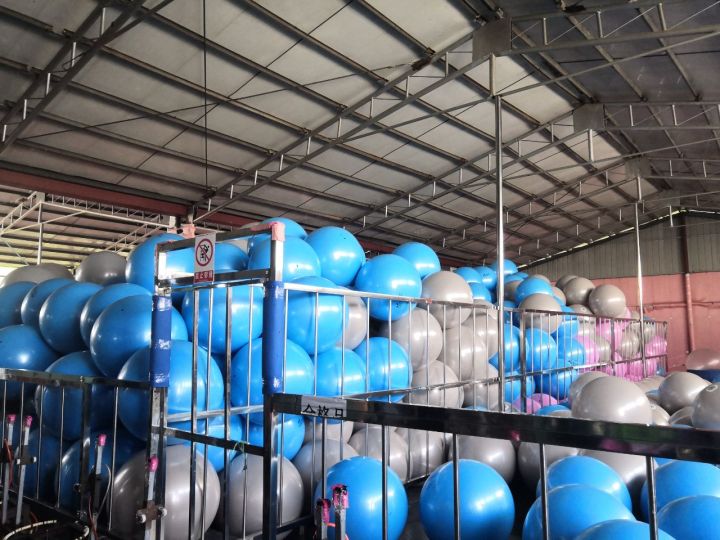 Wholesale thickened eco-friebdly customized fitness gym yoga ball
