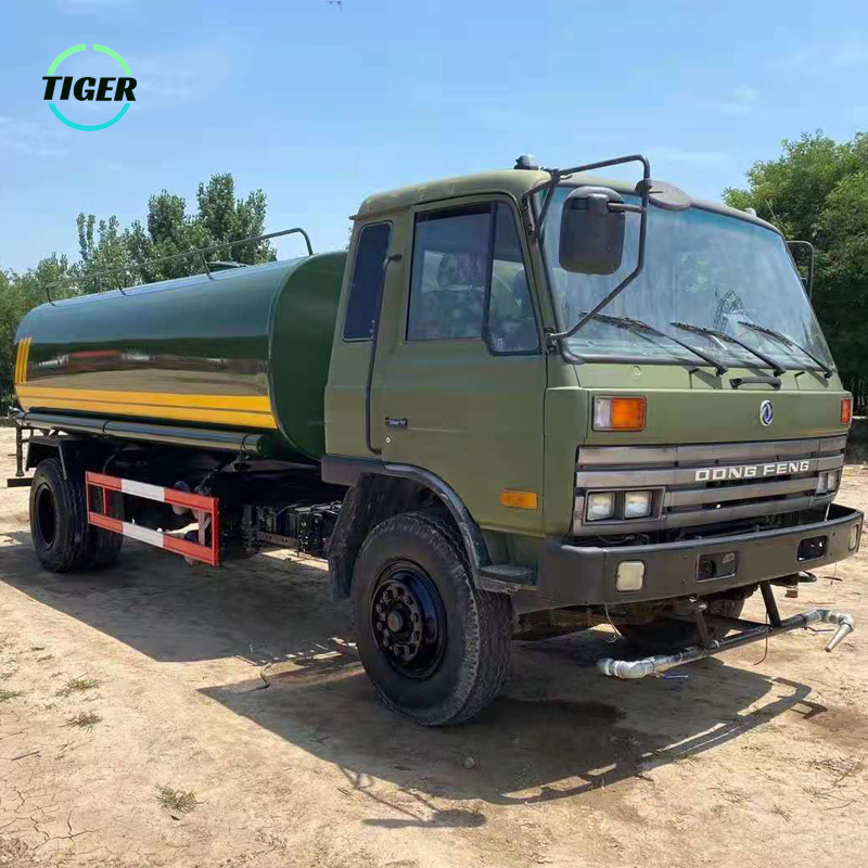 Б/у мини-цистерна для воды 4 х2 военный грузовик Dongfeng