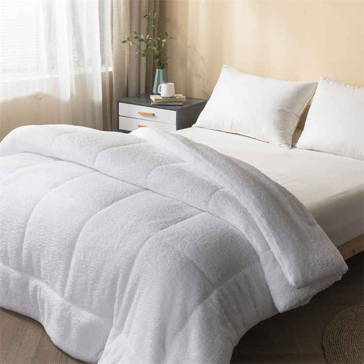 Europe Fashion Design Logo custom Cotton warm Bed berber fleece Comforter for all season