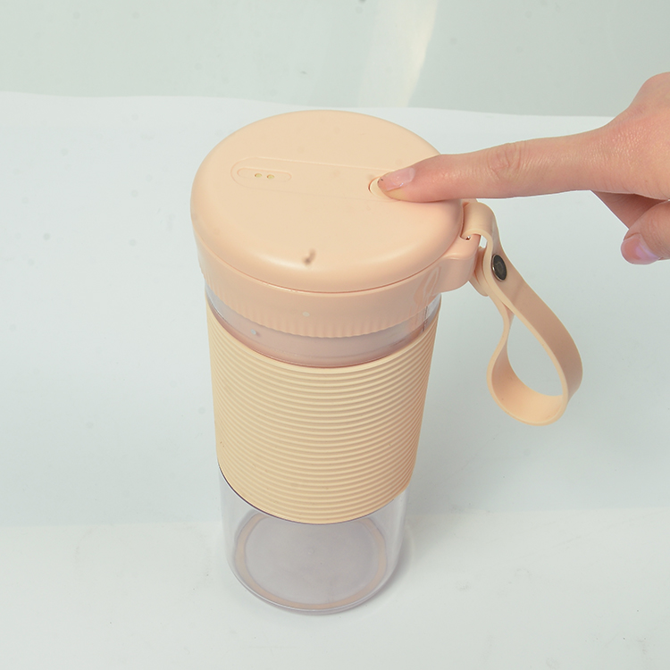 2020 new arrival usb bottle portable blender with vacuum function