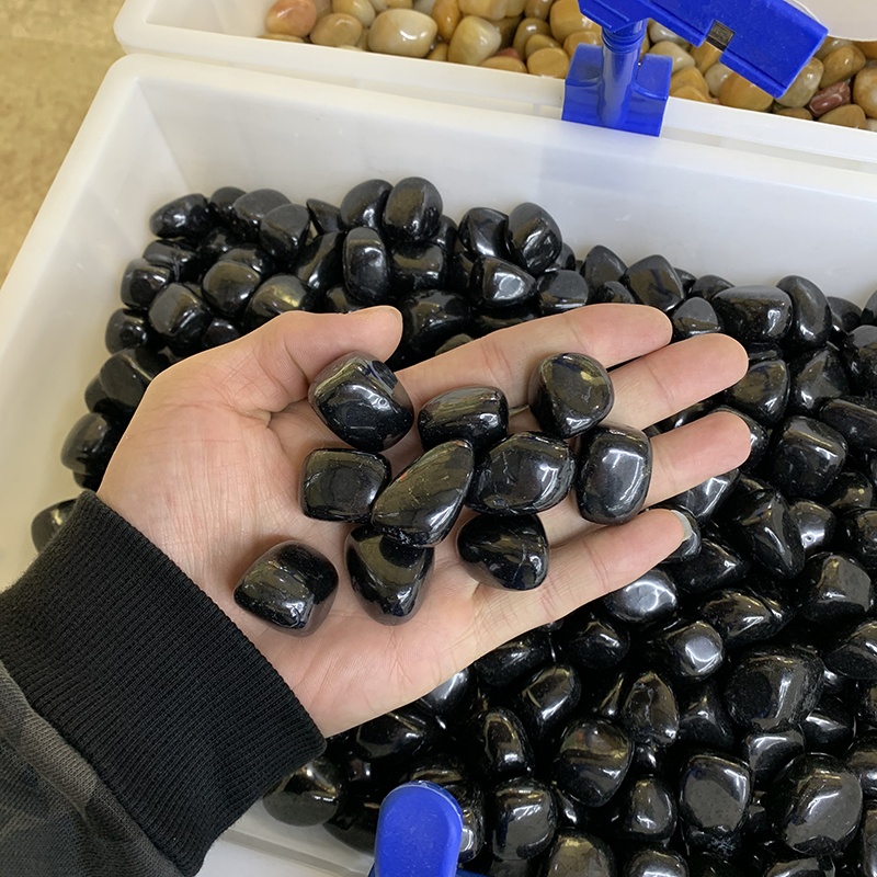 Оптовая продажа крупными партиями полированных 2-4 см Shungite Хрустальный гравий черные гравировальные камни высокое качество натуральные Шунгит драгоценные камни
