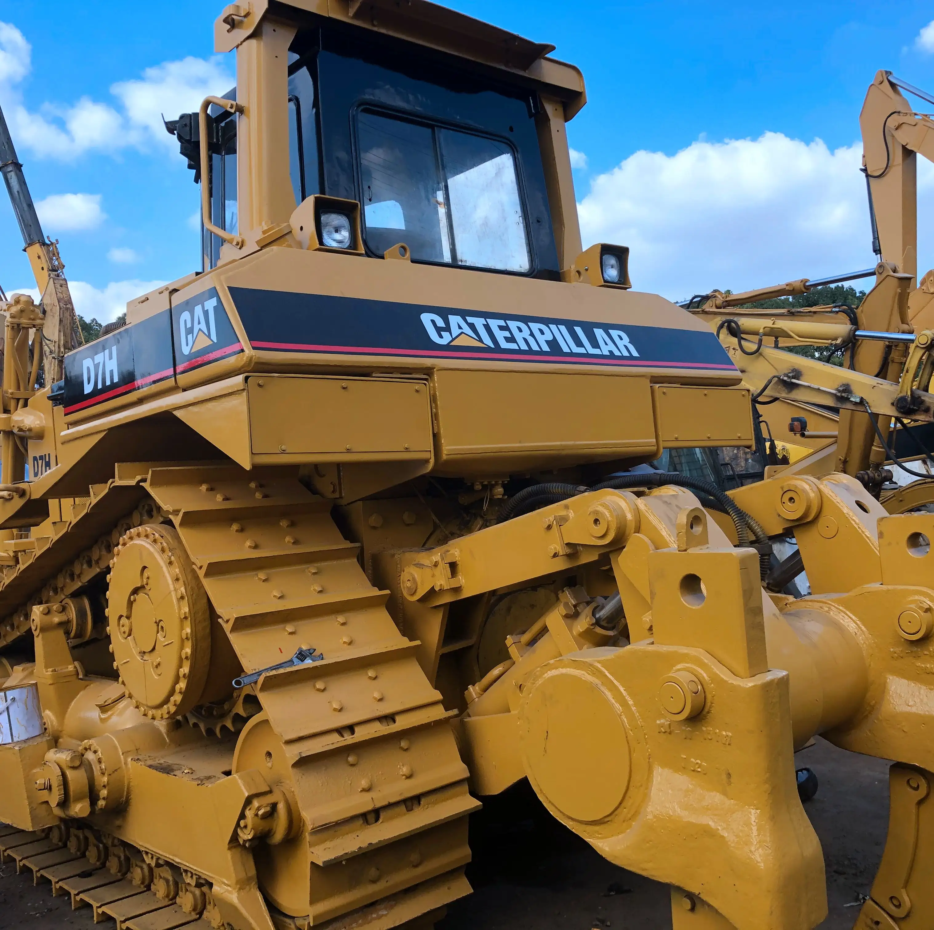 Used D7H crawler cat bulldozer cheap price high quality Japan made