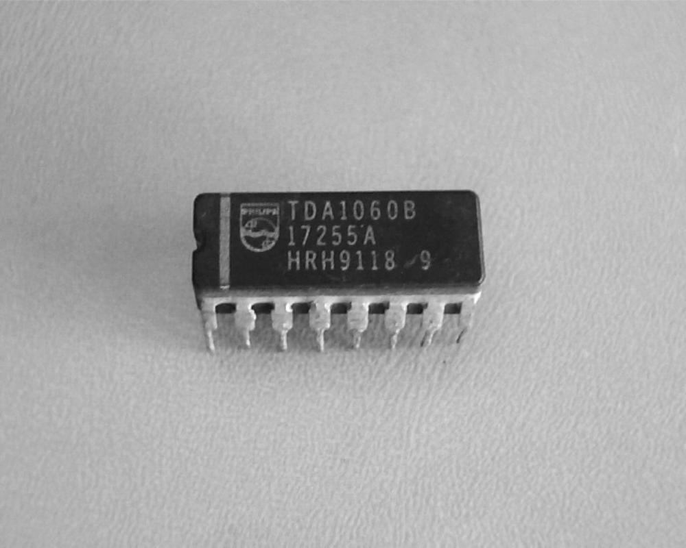 Другие электронные компоненты XC5VLX1103FF676C 106015-1 TDA1060B LLAM1060R8BH CDIP-16 выключатель питания
