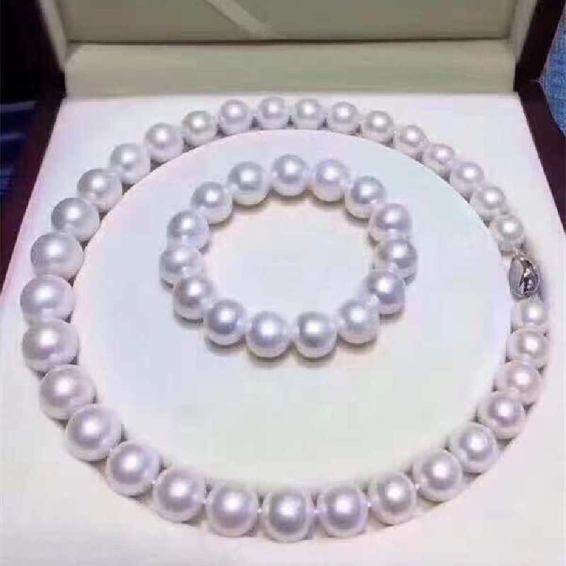 Natural White Pearl Necklace Bracelet Set High-quality pearls with bright luster suitable for fashion gifts for women