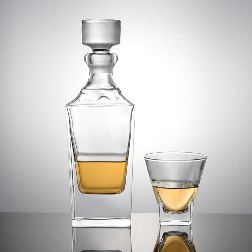 Amazon Hot Selling 750ml / 25oz Square Liquor Decanter with Airtight Geometric Stopper