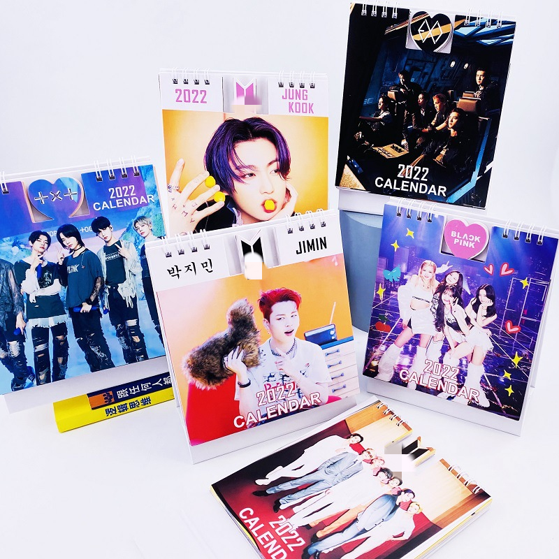 Wholesale Kpop 2022 EXO NCT TXT Stray Kids IU Seventeen Twice Blackpink Bangtan Boys JK V JIMIN Wall Calendar Desk Calendar