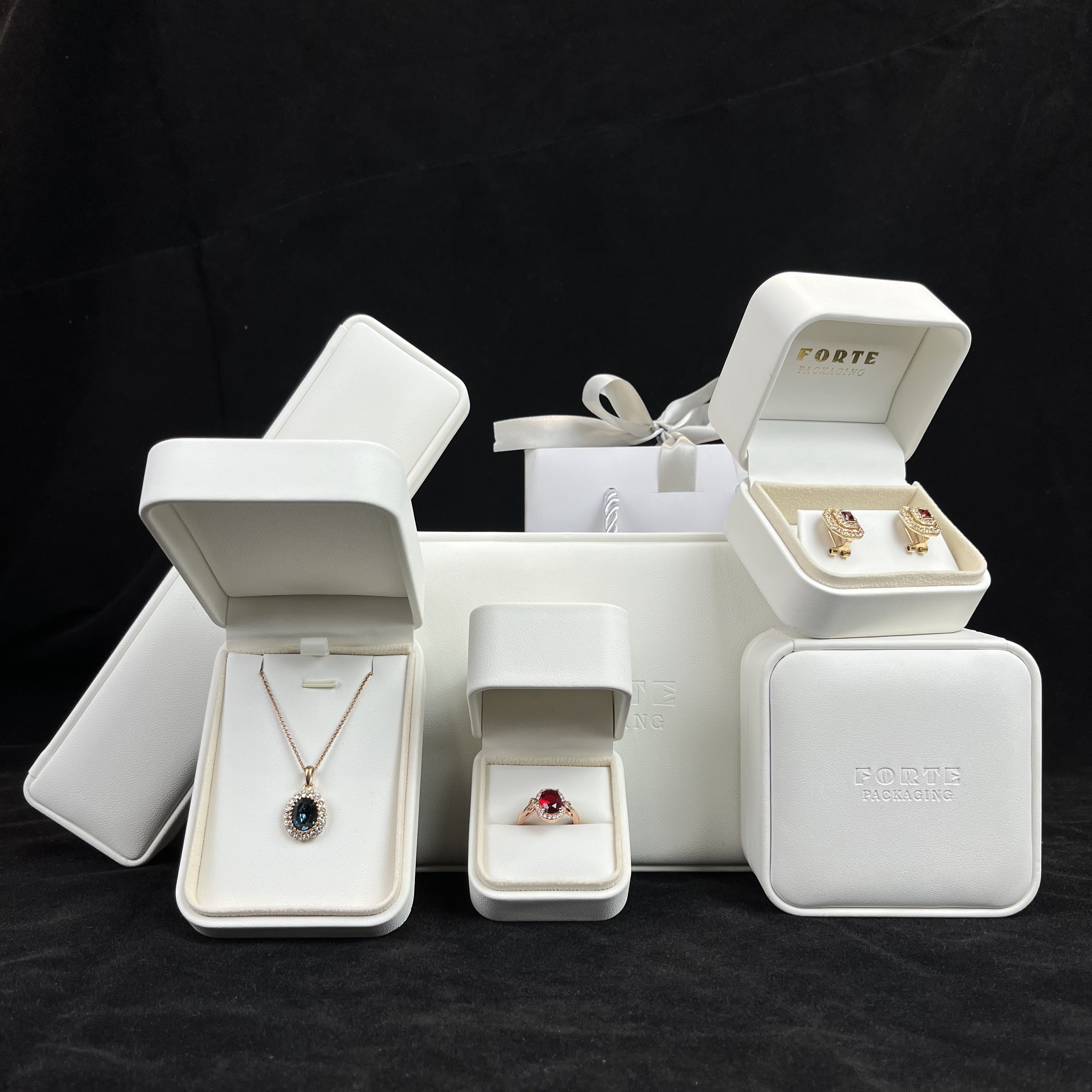 FORTE Wholesale White Leather Jewelry Packaging Wedding Ring Boxes Jewelry Boxes Luxury Bracelet Necklace PU Leather Jewelry box