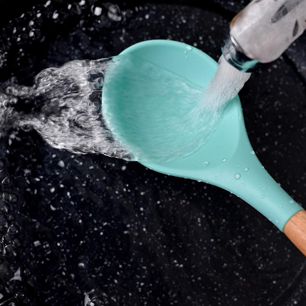 New Arrival Ins Style Food Grade Silicone accesorios de cocina Wooden Handle Kitchen Utensil Tools Set