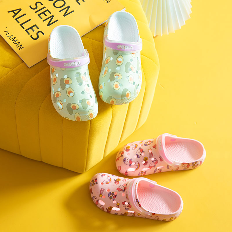 New Cute Cartoon Hole Shoes EVA Customized Clogs shoes Resin Material Colorful High Quality Flat Beach Stylish Women Slippers