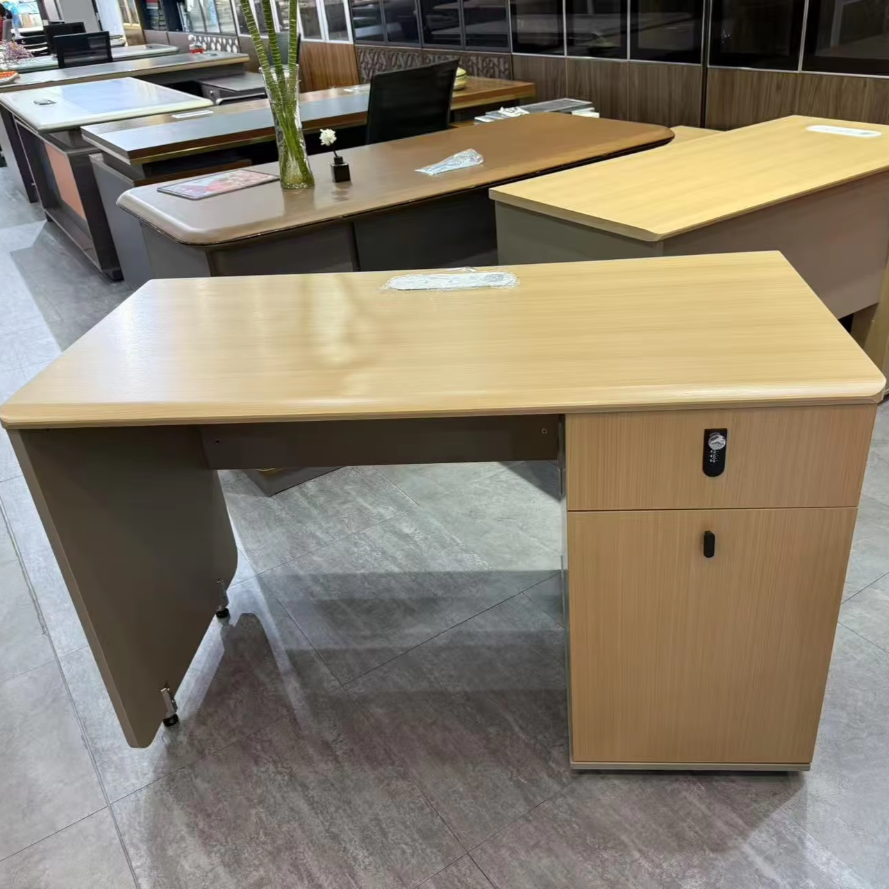 Modern Office Table Factory Furniture Manufacture Small Wooden Table Work Station Desk Staff Office Furniture Desks