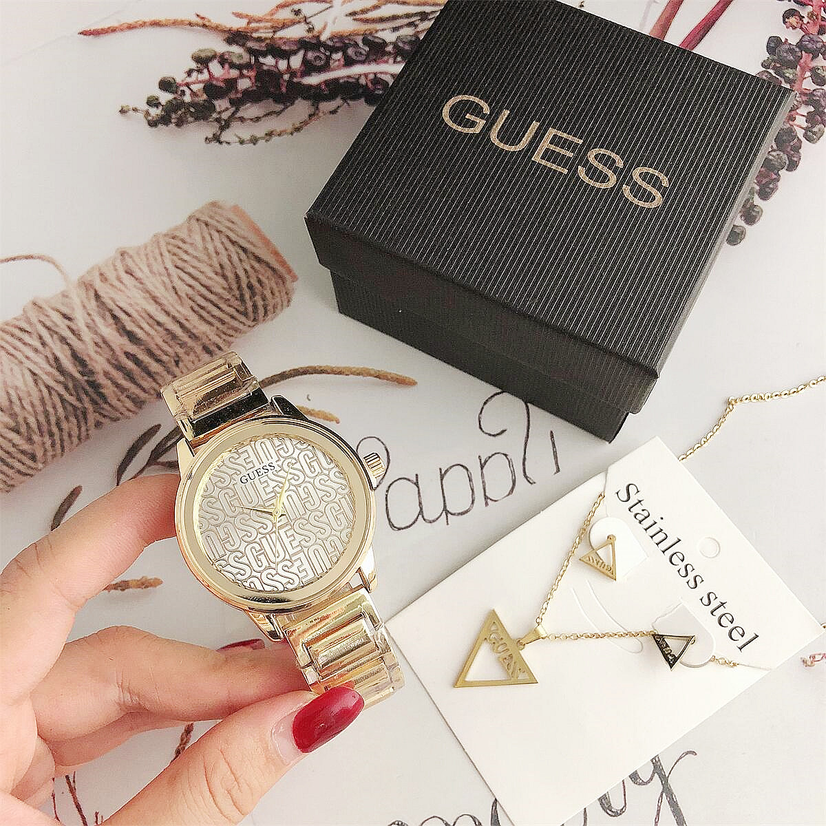 wholesale simple luxury oem fashion girls lady new design watch women alloy analog watches geneva gold wristwatch