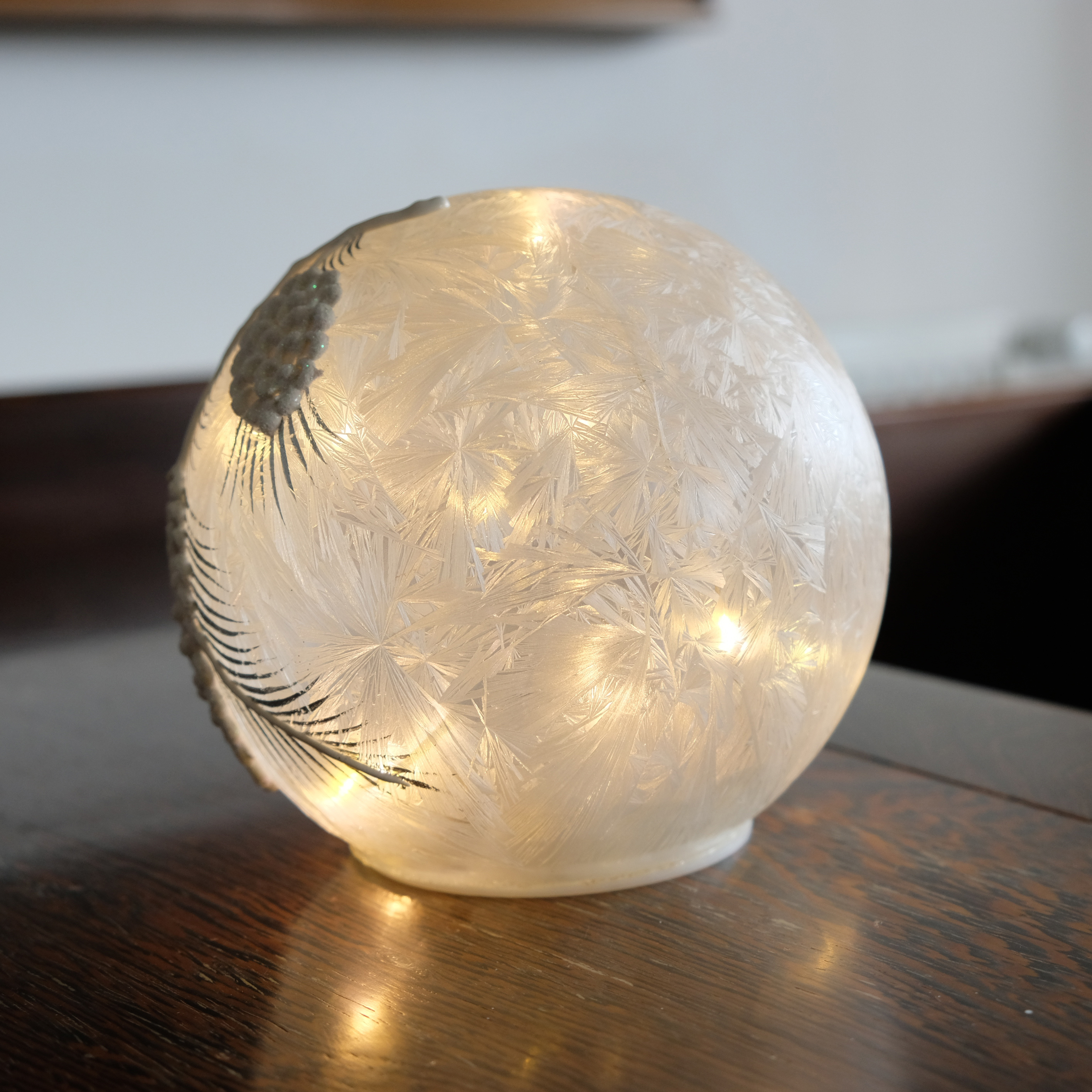 Outdoor home decoration Christmas 5.91 INCH Hand painted pinecone glass spere BO copper lights for Home decor