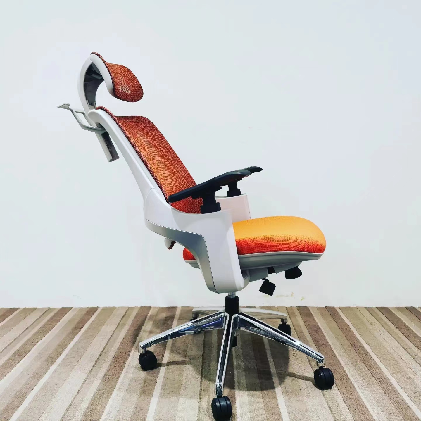Luxury Boss Ergonomic PP shell Revolving Recliner Executive Swivel Mesh Office Chair with 3D Adjustable armrests