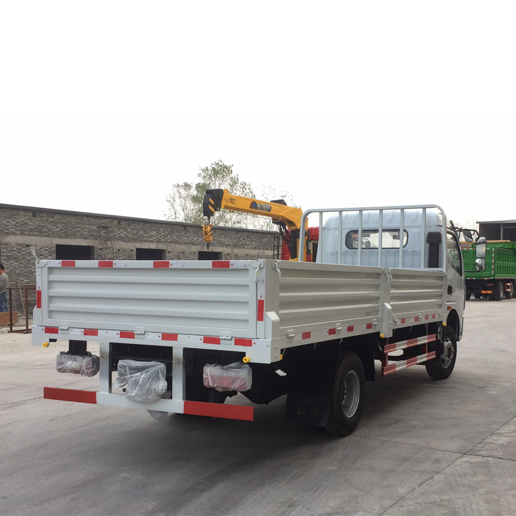 New Dongfeng 4*2 Small Light Cargo Truck 8 Tons In China