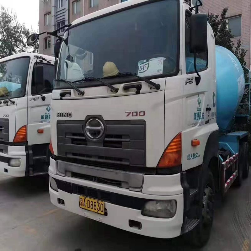 8 кубических метров, используется в Японии Бетономешалка Hino 700