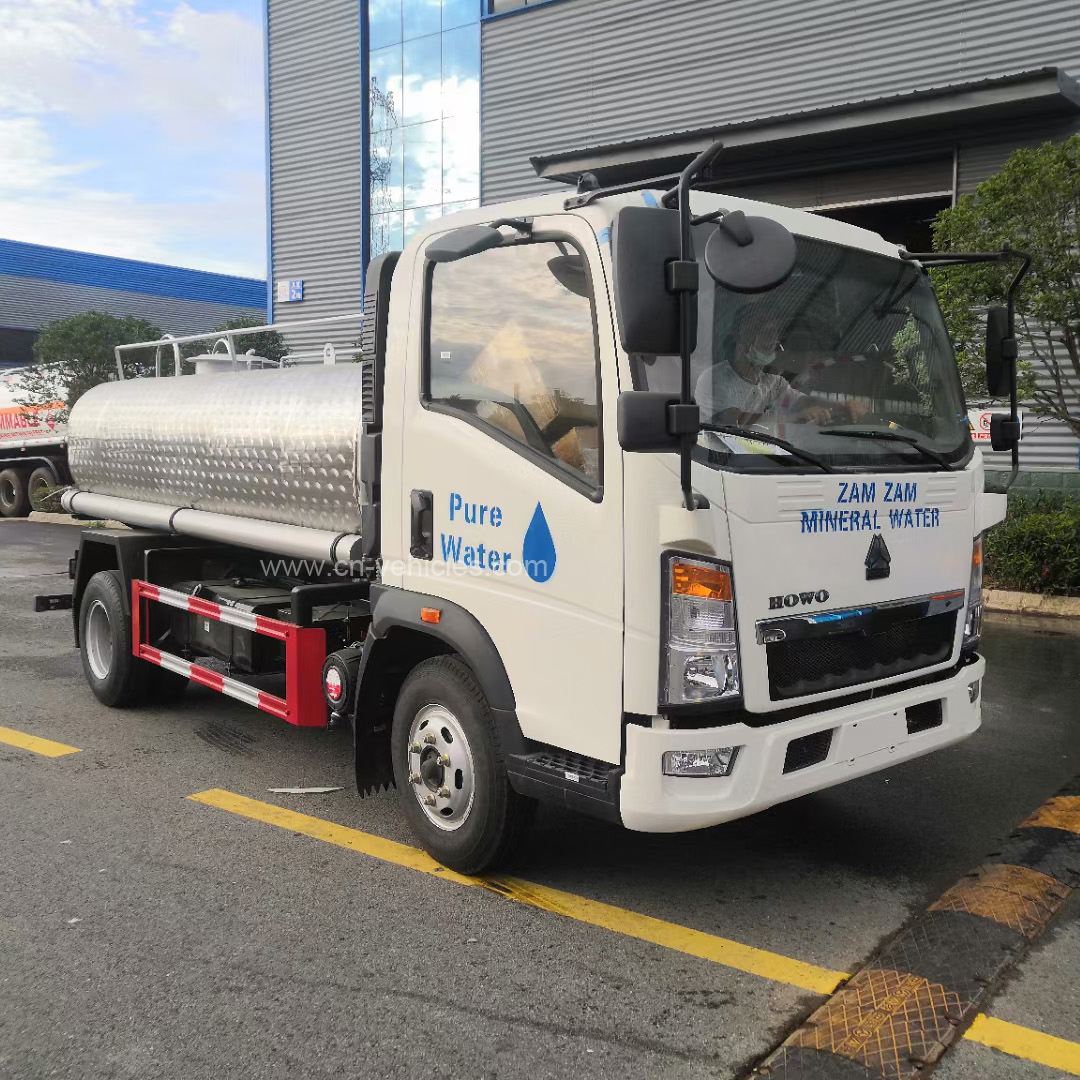 Sinotruck howo SS304 Новый грузовик для доставки питьевой воды марки 5000 литров