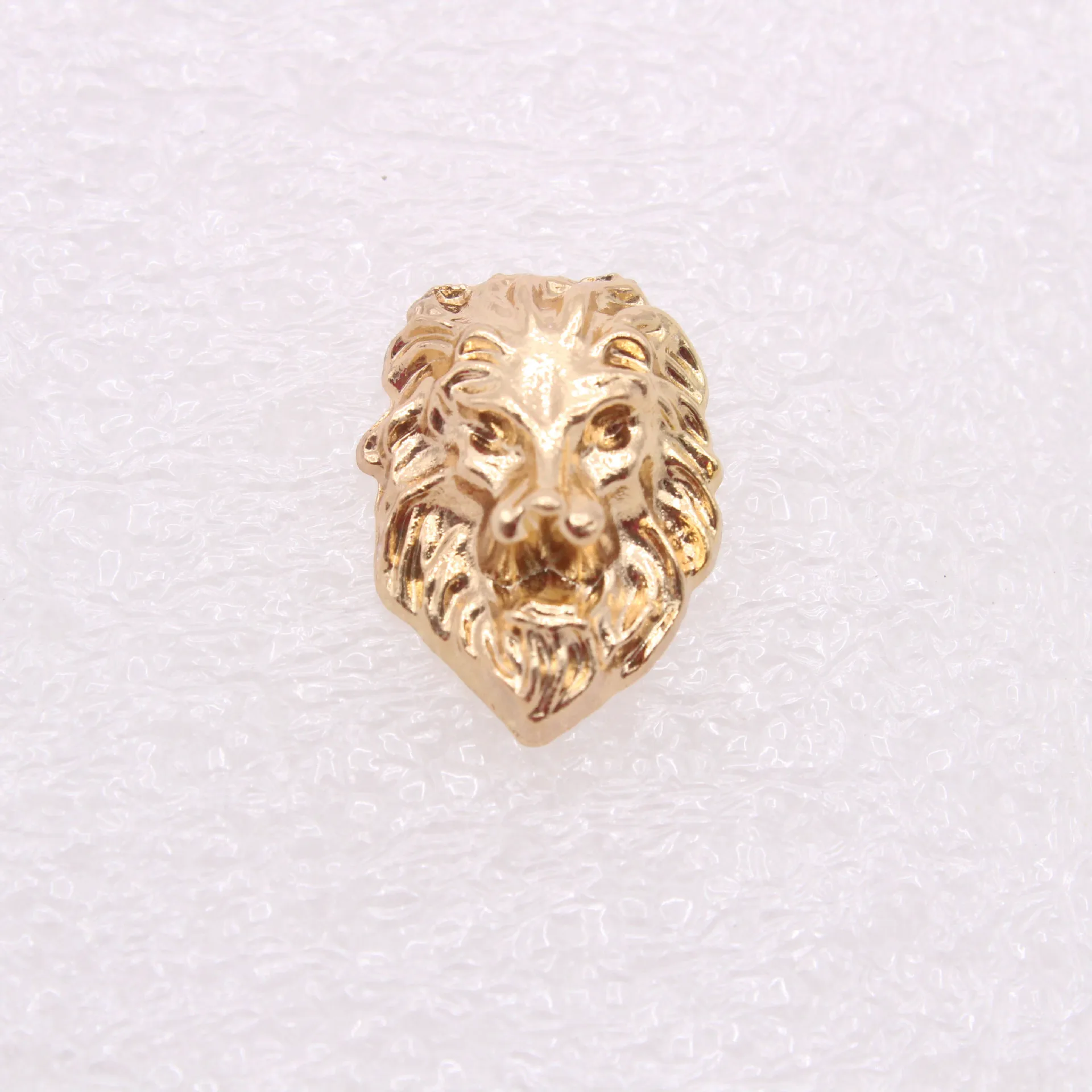 European and American retro three-dimensional relief metal lion head men and women suit brooch