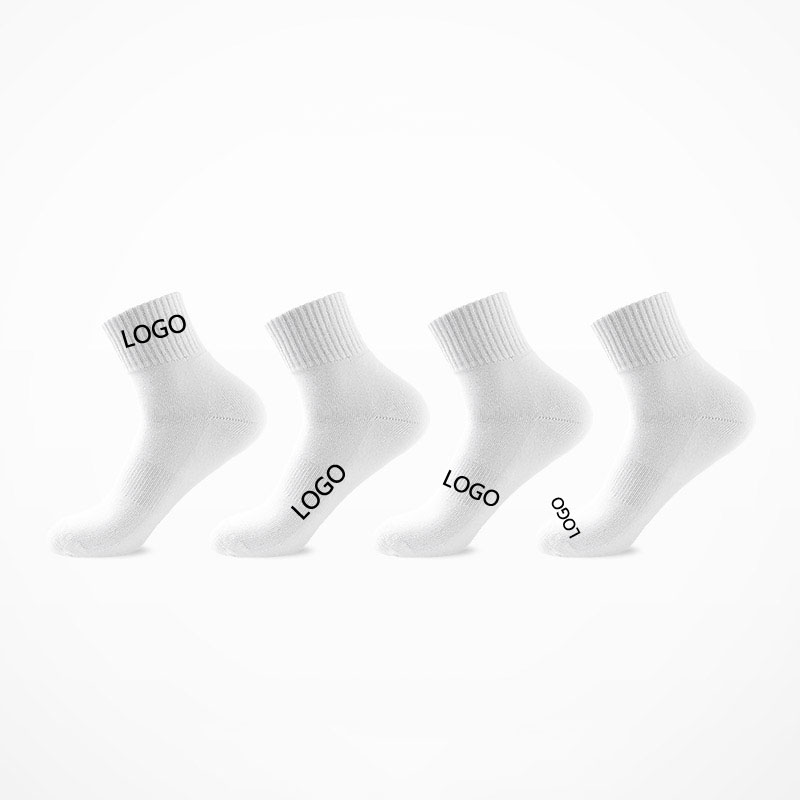 High quality crew designer with logo grip for men resell 100% cotton men socks