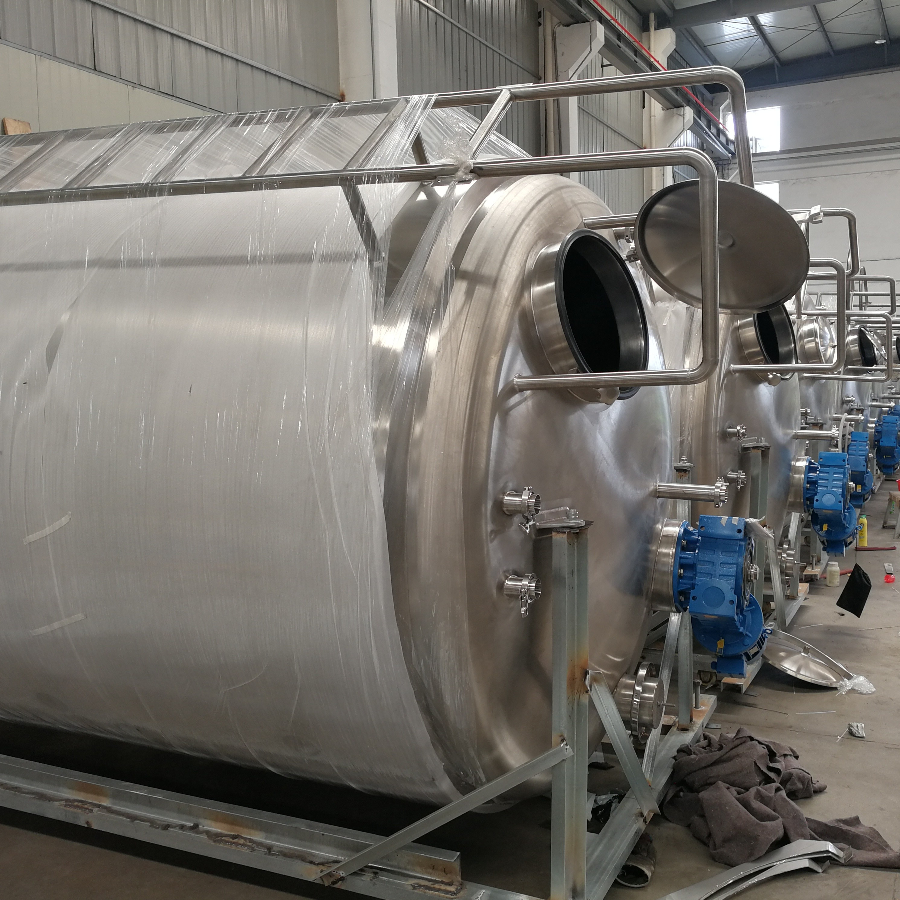 Heat preservation stainless steel storage tank with agitator