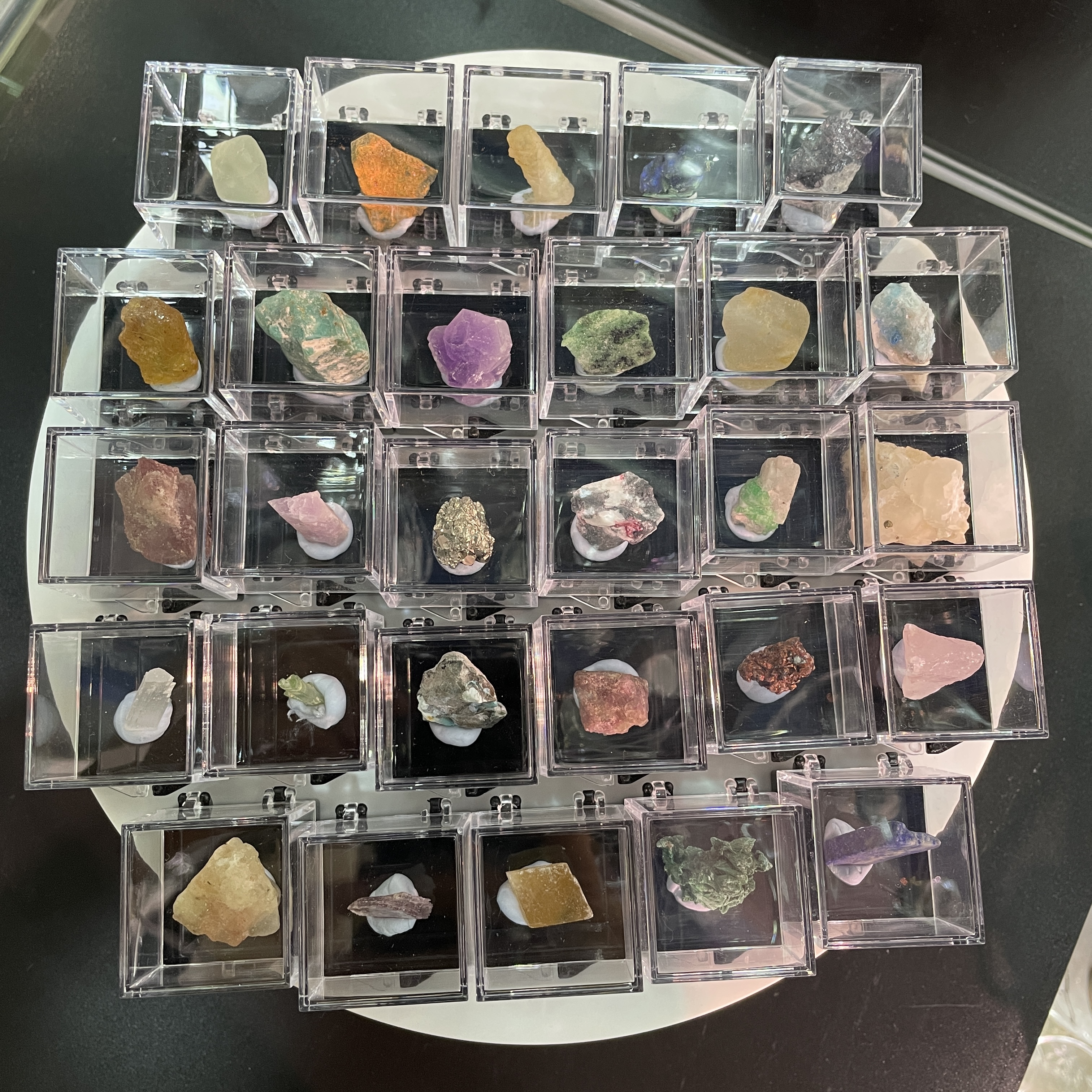 Wholesale Natural Crystal Mineral Specimen Healing Crystal Rough Stone Gravel In The Box