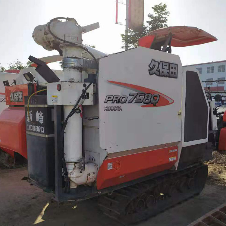 Б/у крупнозернистый комбайн Kubota 758