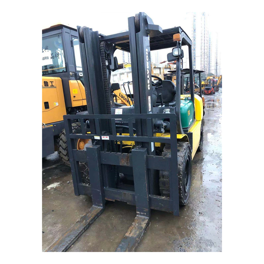 Б/у дизельный вилочный погрузчик komatsu 5T