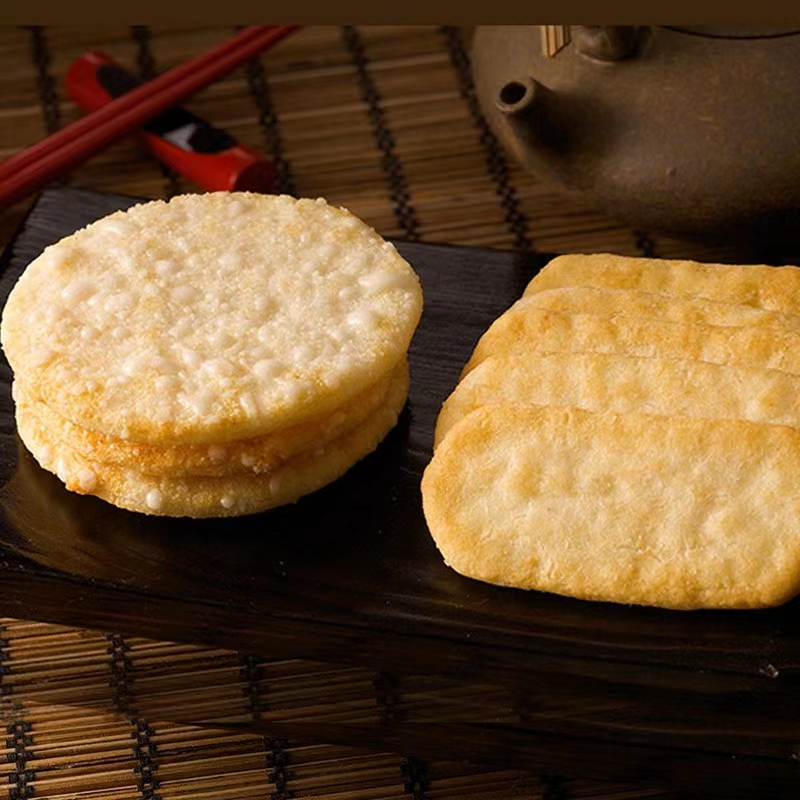 Японские рисовые крекеры и рисовые крекеры Senbei