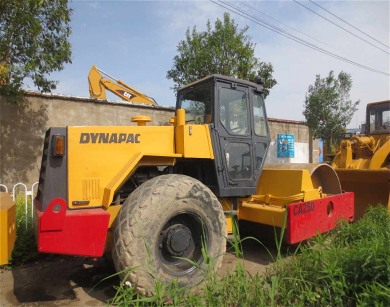 Second-hand road roller CA25D