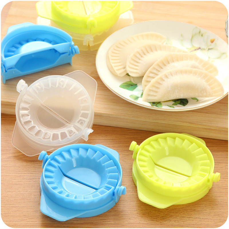 Amazon Hot Sale Kitchen Pastry Tools Dumplings Making Plastic Press Dumpling Maker Mold