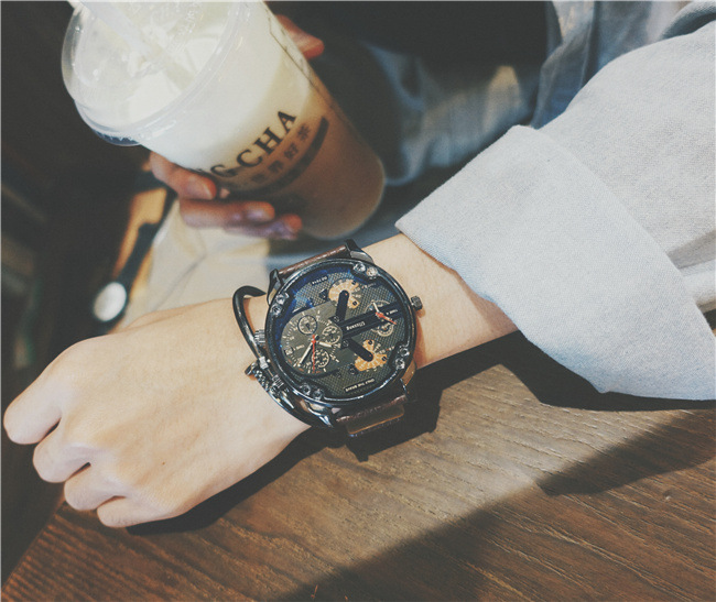 Large dial watch Personality men and women Machinery Quartz watches With calendar sport fitness