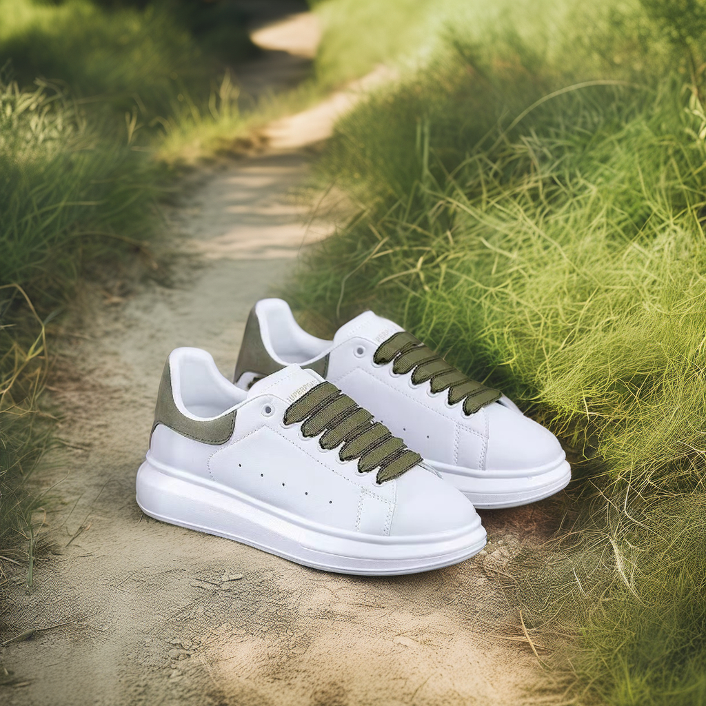 Autumn New Men's Sporty Casual Board Shoes Trendy Olive Green Vibram Outsole Lightweight Soft Soled Height Increasing