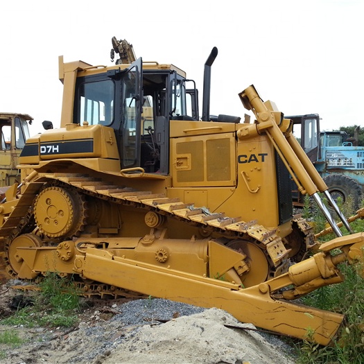 Fuel-efficient cat machine D7H bulldozer for sale with less working hour in Asia