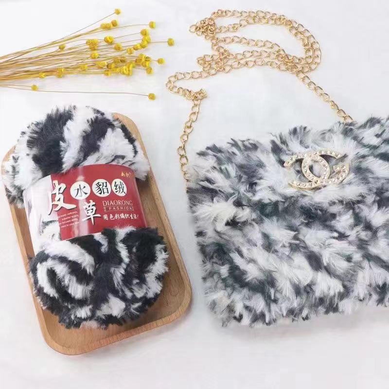Polyester fancy artificial fur yarn, used for crocheting and knitting sweaters. Soft fake hand-knitted mink artificial yarn
