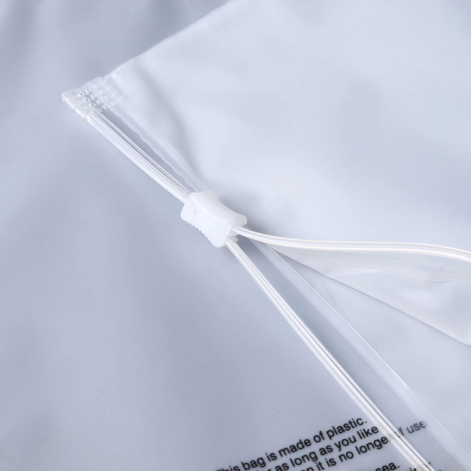 Resealable Custom Frosted Zipper Poly Ziplock Bag Packaging Zipper Plastic Bags for Clothing With Logo