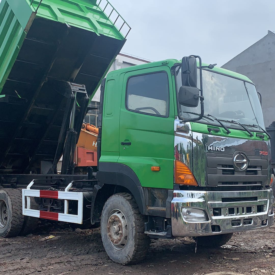 Б/у самосвал HINO 700 6x4