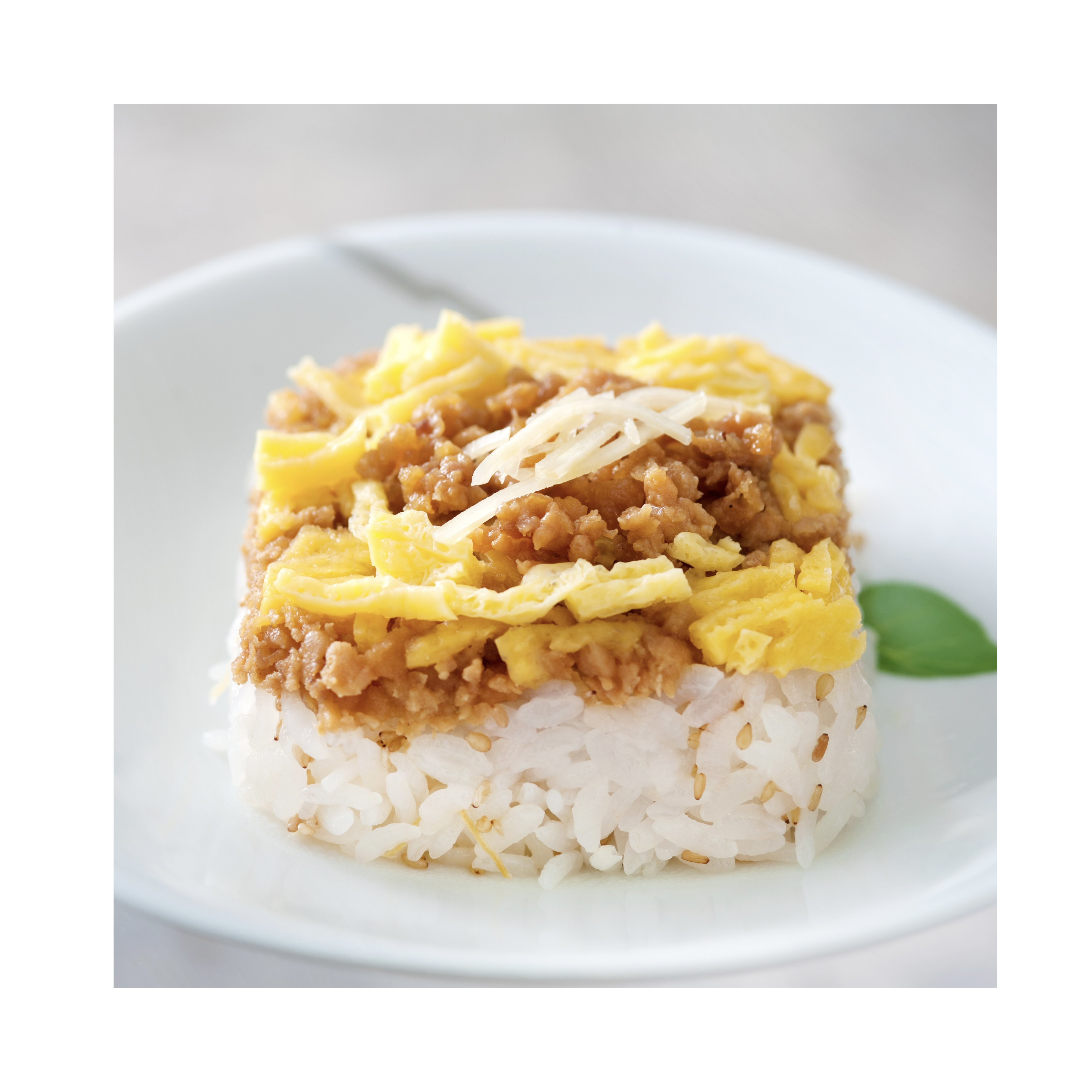 Аутентичная японская кухня, еда для цыплят, суши, мгновенный рис