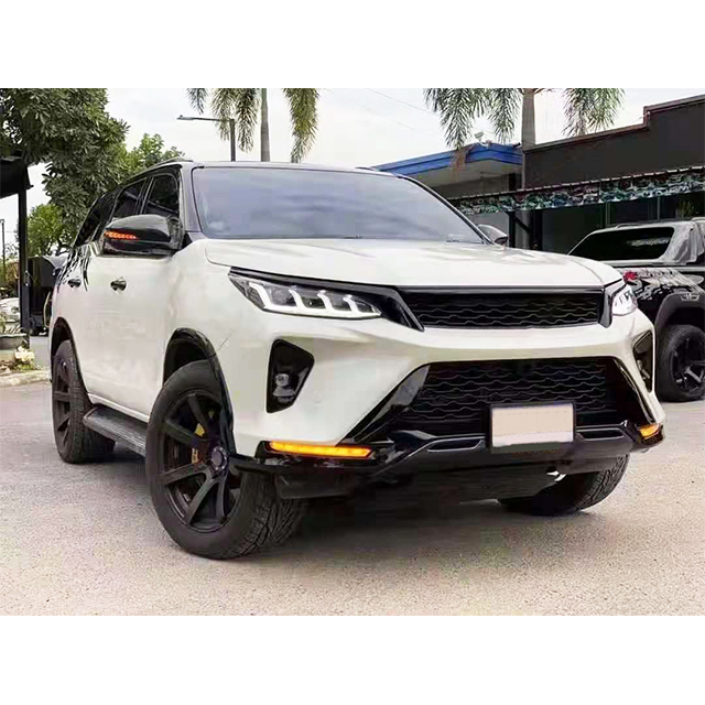 Передний и задний бампер с решеткой радиатора для Toyota Fortuner 2014-2020, обвес включает, хорошая цена, обновление до 2021 г.