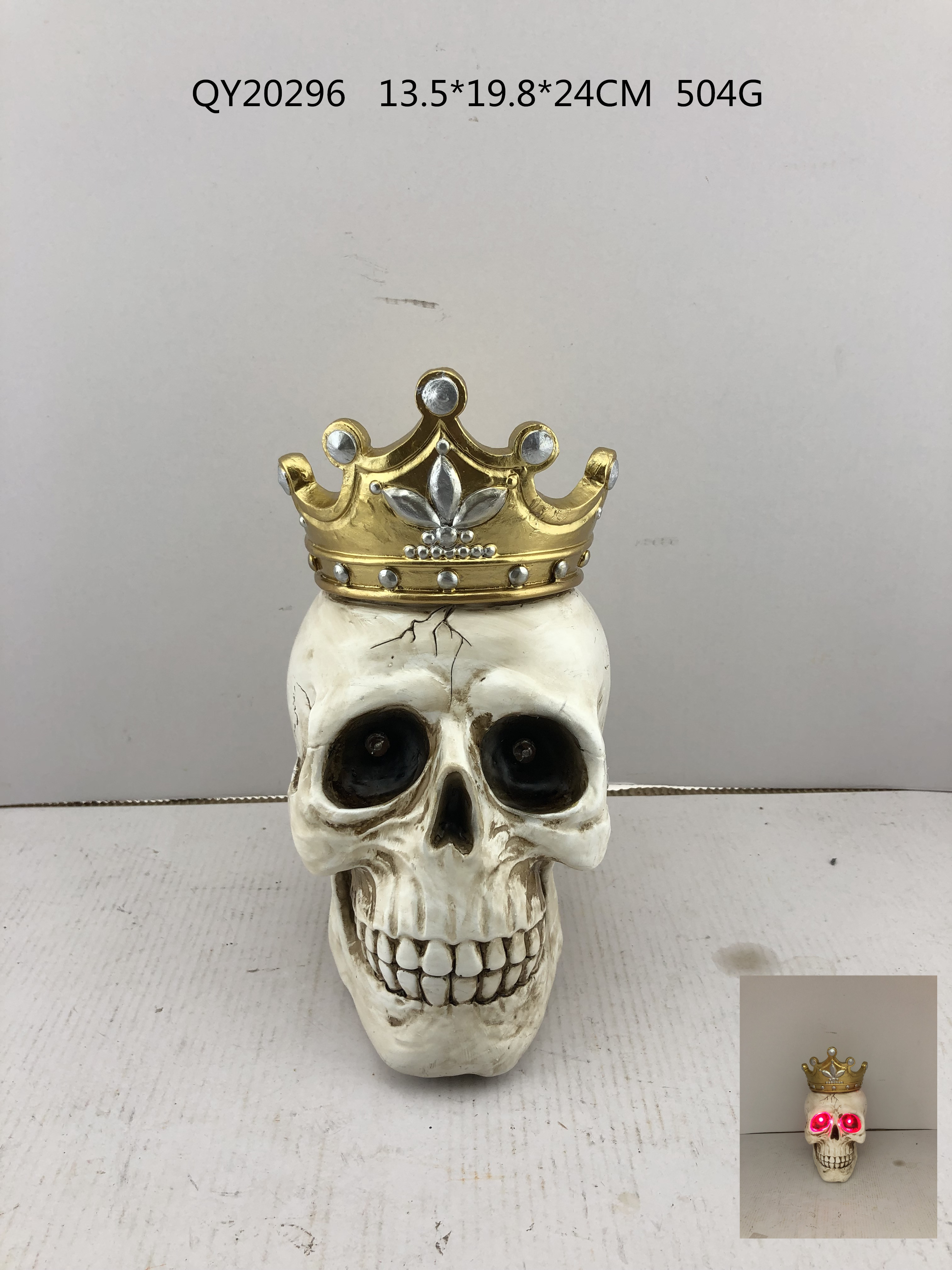 Wholeale customized halloween decoration Resin Skull with crown lighted ornaemnts halloween decor