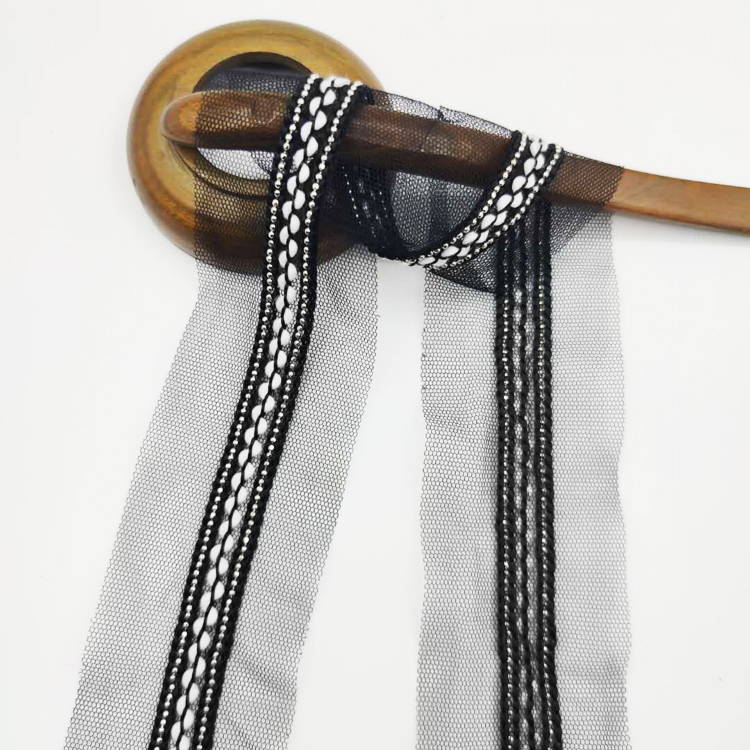 Factory spot low price 4CM black metallic lace trim embroidered for apparel