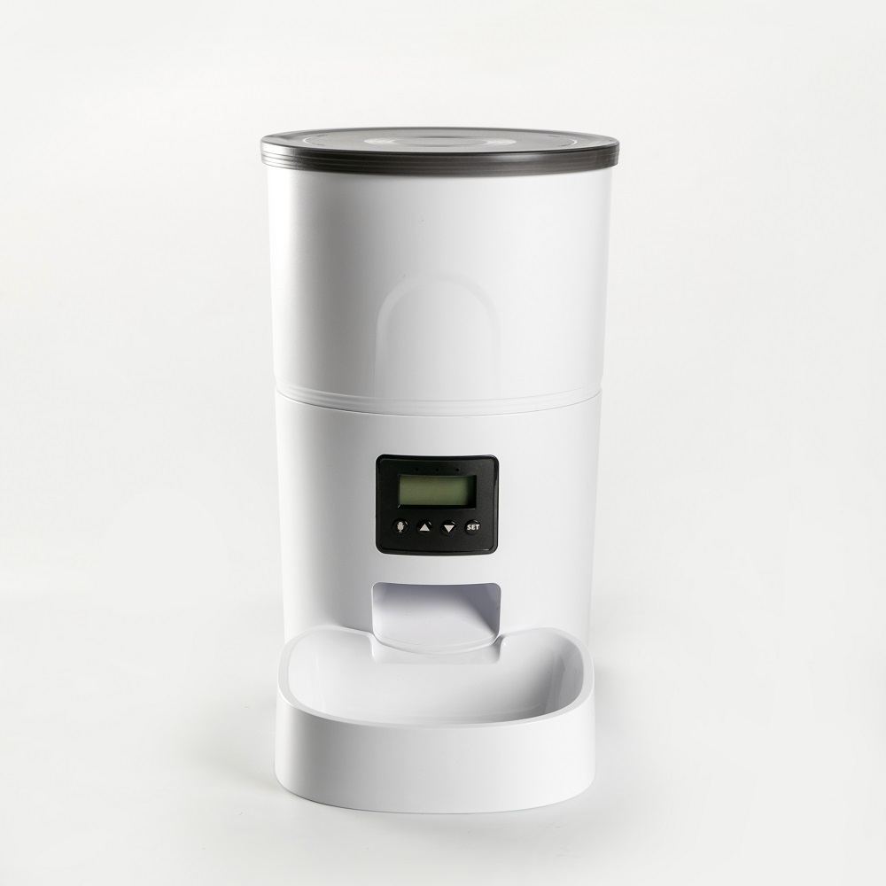 Automatic pet feeder can remotely monitor smart pet feeder