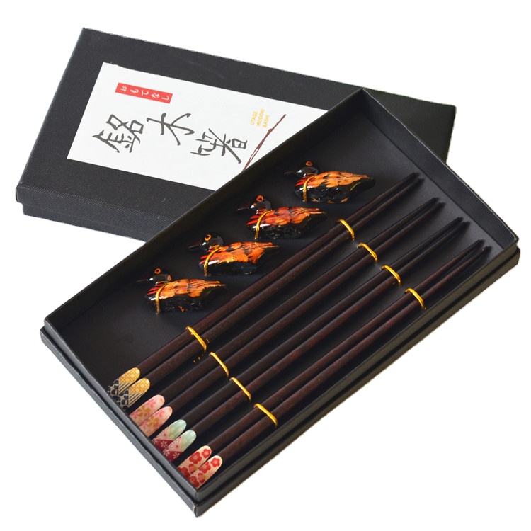 2021 New Chinese tablewares 4pairs/set wooden chopsticks with rest Gift Box packing High grade novelty wooden chopsticks sets