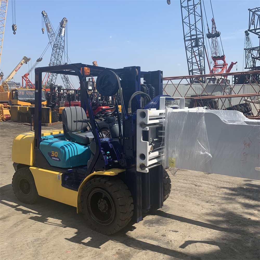 Хорошая цена дуплекс Япония оригинальный Komatsu FD30T-14 FD30 3 тонн дизельный вилочный погрузчик с зажимом для продажи