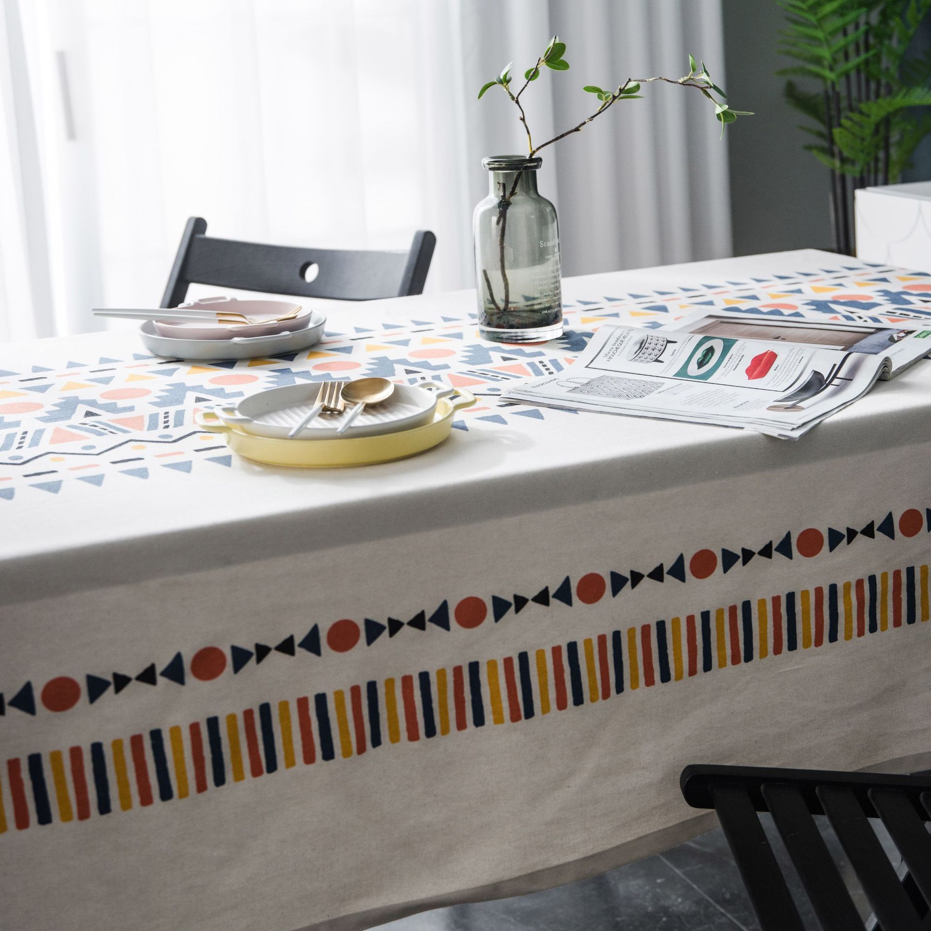 Wholesale Plain Weave Solid White Table Cloth Bohemian Polyester Luxury Printing Colorful Geometry with Tassel Tablecloth