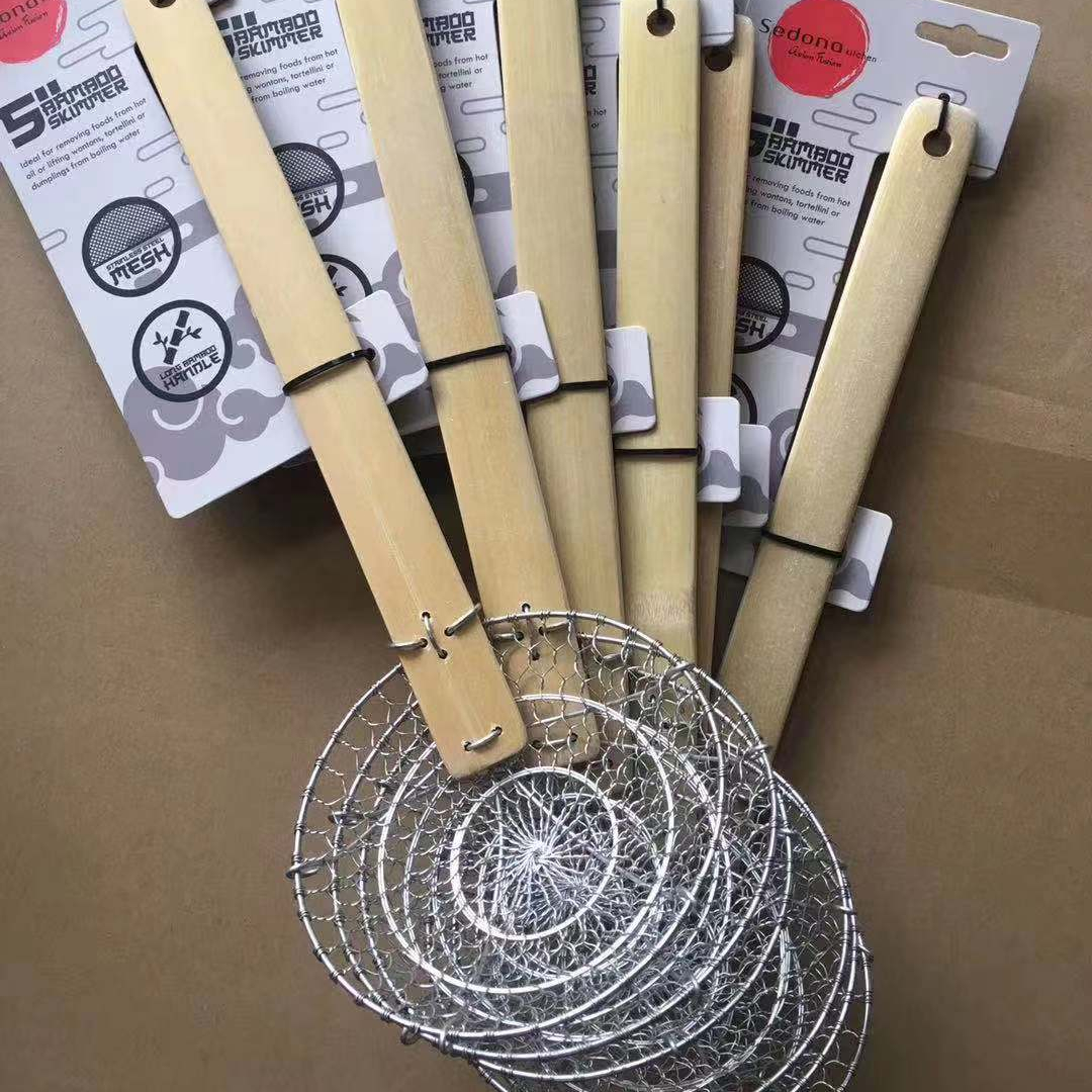 HOT 3- 5- 7 inch stainless steel bamboo handle cheap wire net kitchen noodle strainer with card for selling in super market